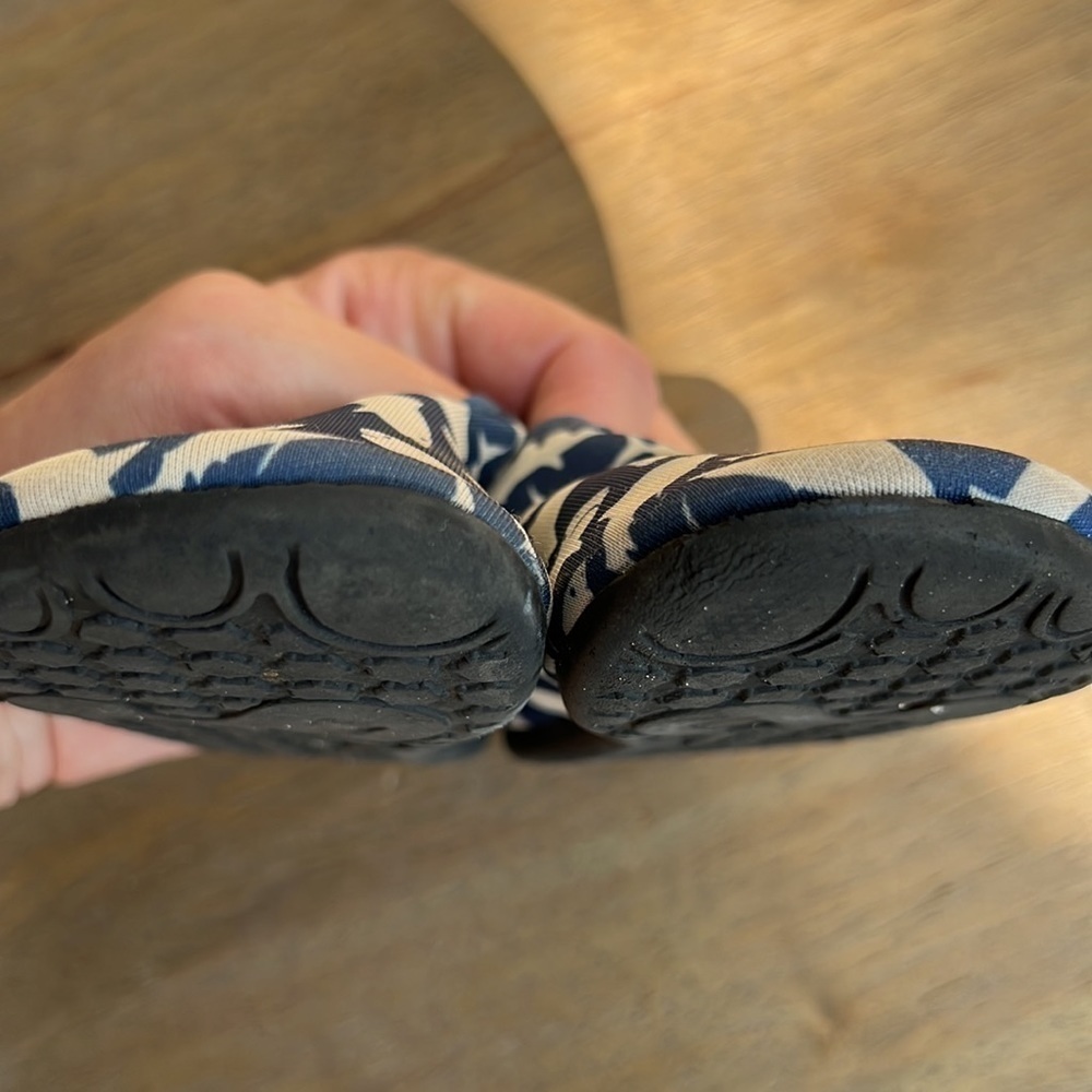 Shark Water Shoes - Picture 4 of 4
